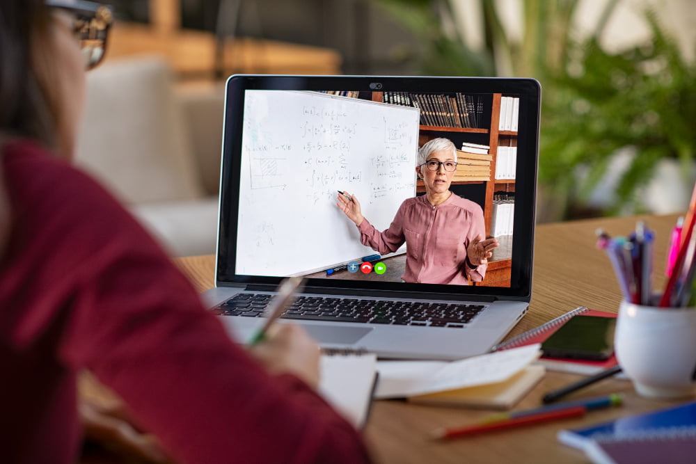 lady giving an online course